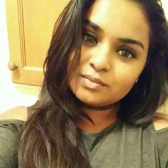 Meet your Posher, Naomi - Picture 1 of 1